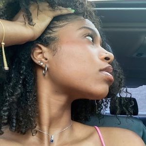 Meet your Posher, Kaya